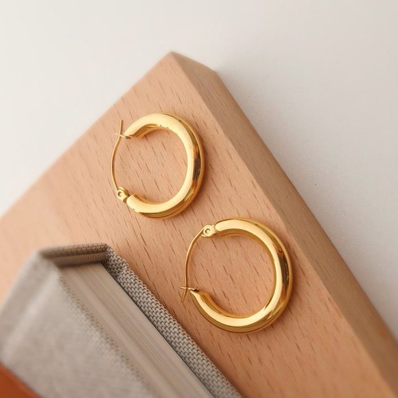 NEW 18K Gold Plated Round Tube Hoop Earrings - Picture 3 of 6